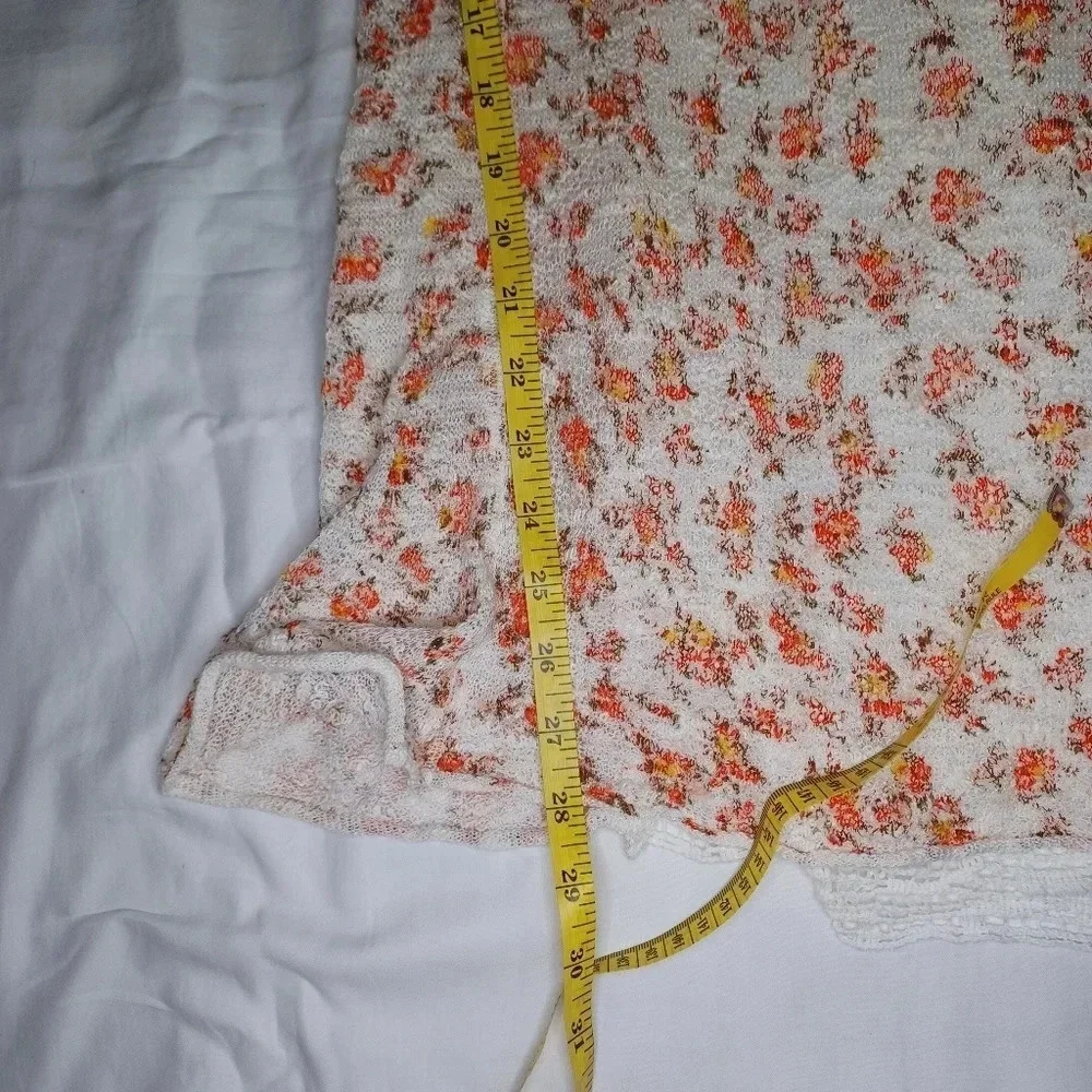 Free people boho ditsy floral White Pink Crochet Lace Hippie Top